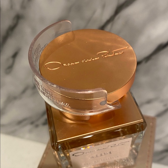 Oscar de la Renta Alibi Eau de Toilette 50ml - Picture 2 of 7